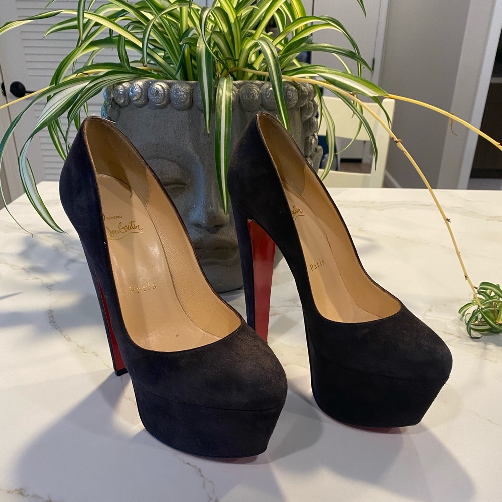 Christian Louboutin Alta Vicky Size 38